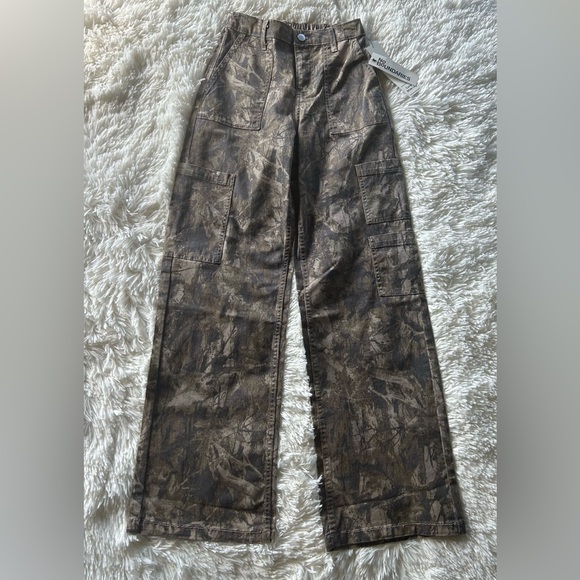 No Boundaries | Camo Wide Leg Cargo Pants - Picture 5 of 12